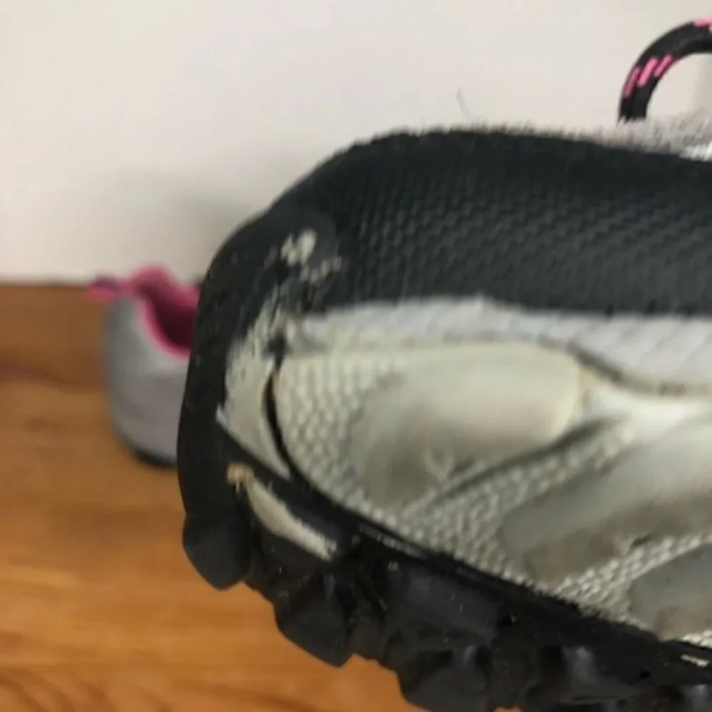 Columbia Omni grip athletic shoes size 4 grey and pink used